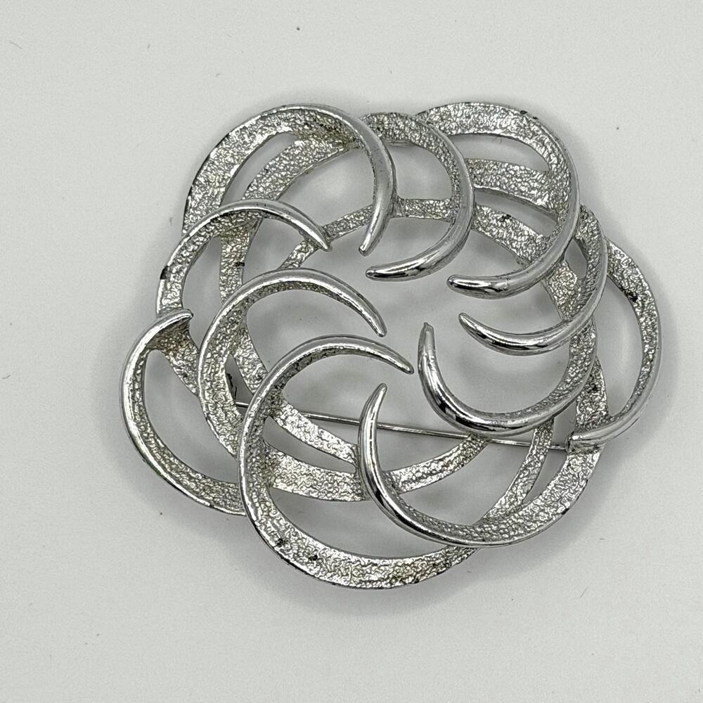 Vintage Sarah Coventry Silver‑Tone Brooch – Floral Design (Stamped SarahCov)